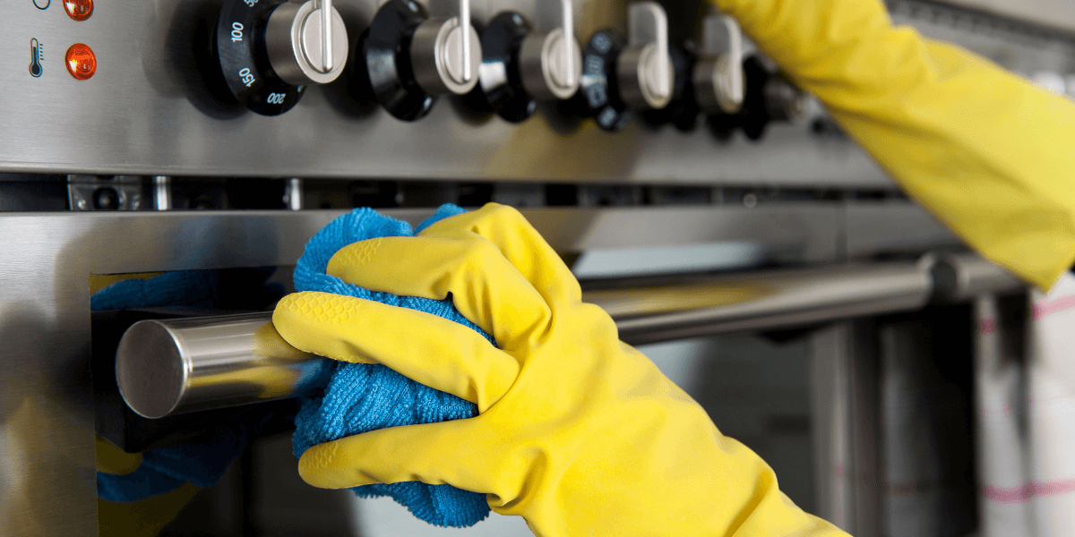cleaner polish a oven during end of tenancy cleaning guide