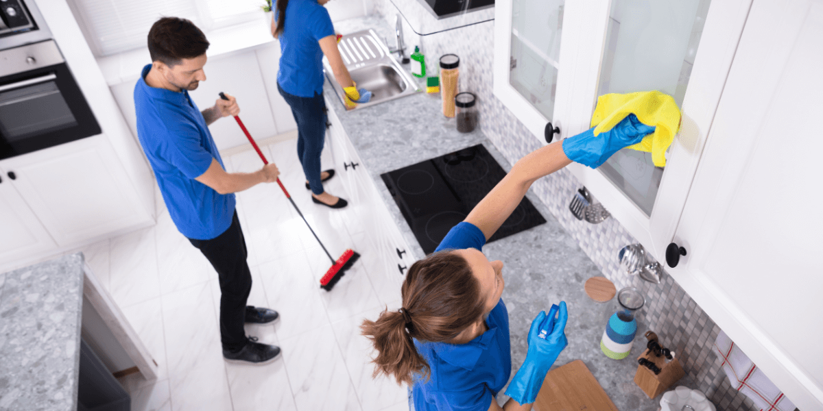 end of tenancy cleaning service team