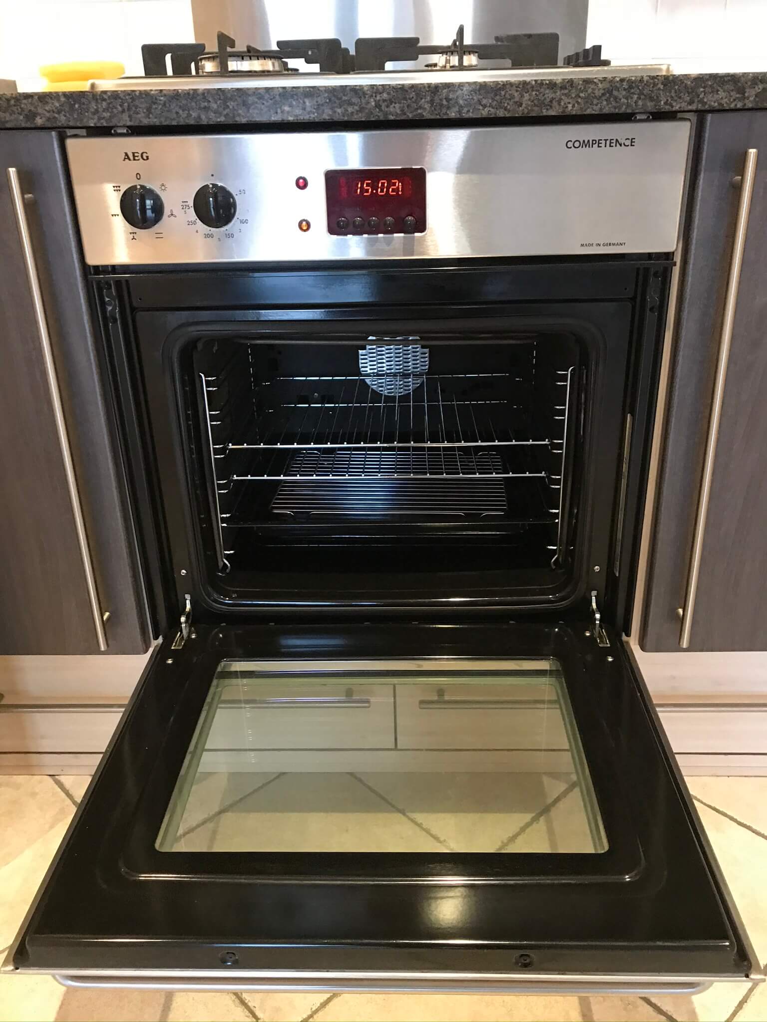 very clean oven during an end of tenancy cleaning in London
