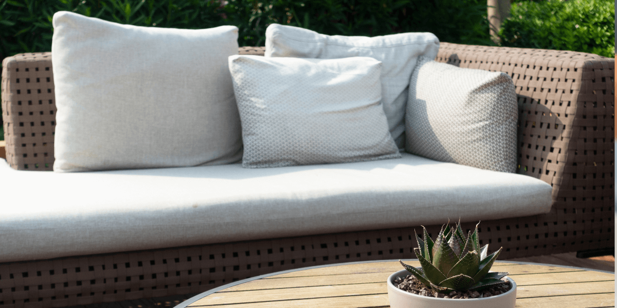 Upholstery cleaning of a outdoor sofa